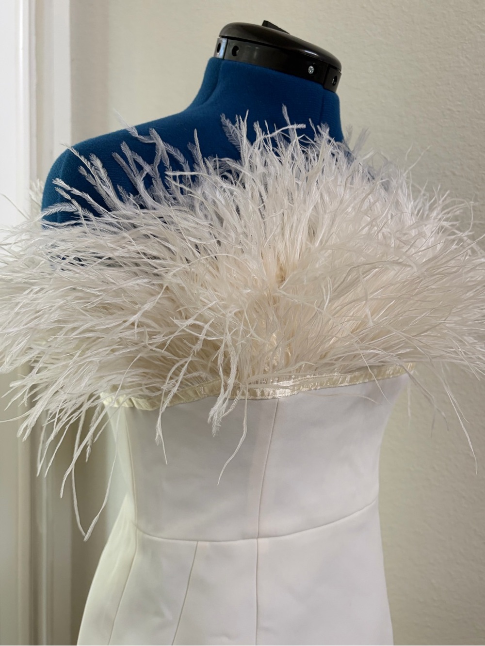 NEW! Bronx and Banco Lola Blanc Mini Feather Dress in White Size S - Picture 4 of 16